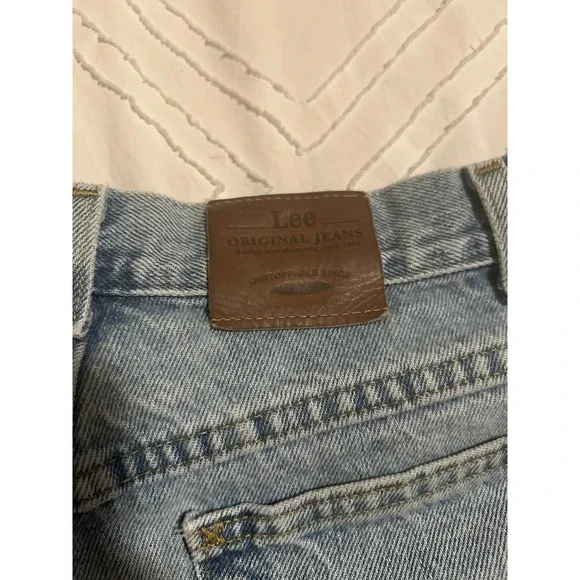 Women's Lee Denim Jean Shorts - High Rise Regular Fit - Light Wash – Size 8 - Picture 4 of 5